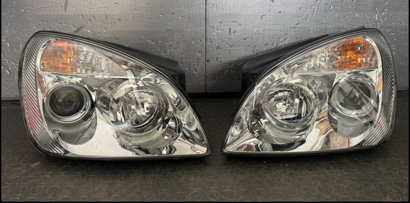 Възстановен чифт фарове на Hyundai/Kia след цялостно рециклиране