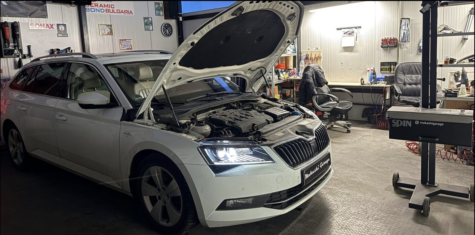 Škoda Superb в сервиз Makashi Garage с включени LED фарове